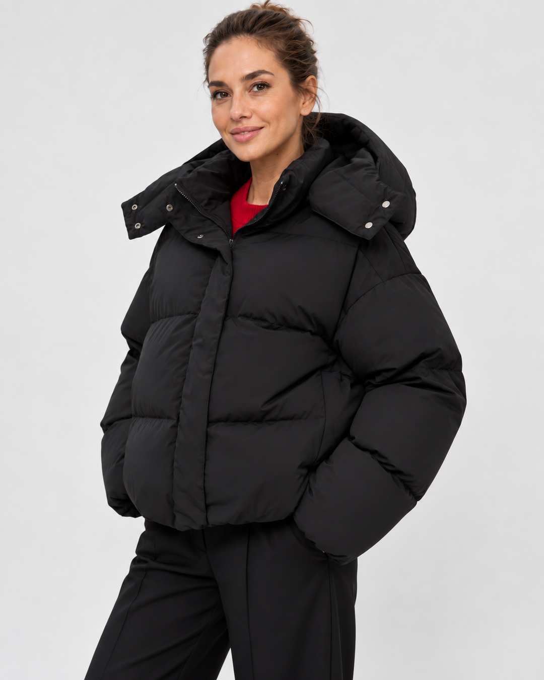 Kurze Oversize-Steppjacke mit abnehmbarer Kapuze und Reißverschluss vorne