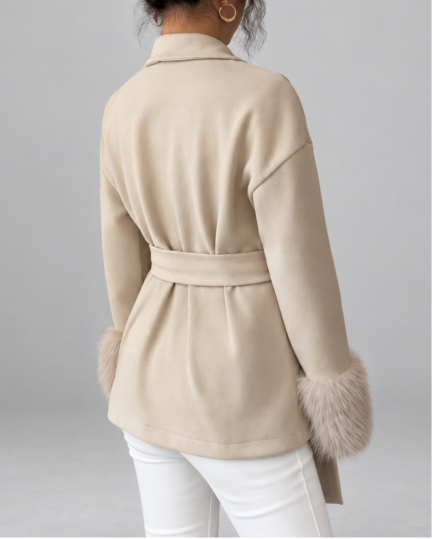 Blazerjacke mit Gürtel und Kunstfell-Ärmelbündchen