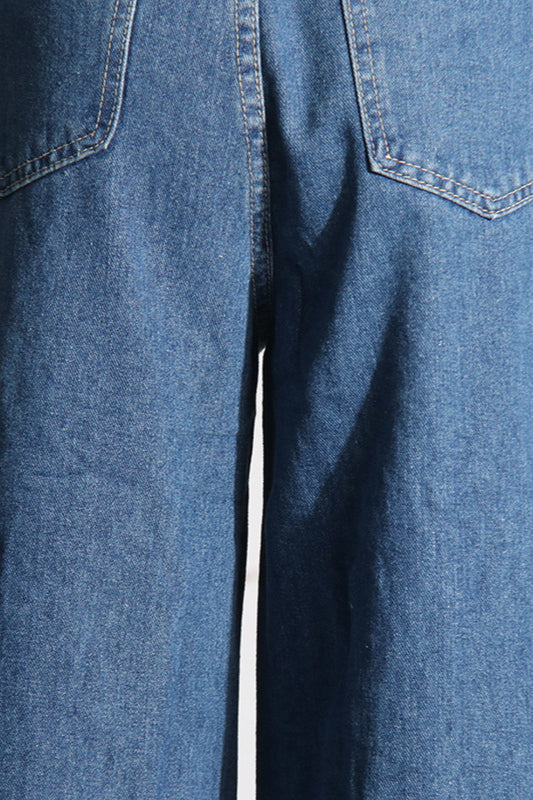 Jeans mit weitem Bein, hoher Taille und Aussparungen