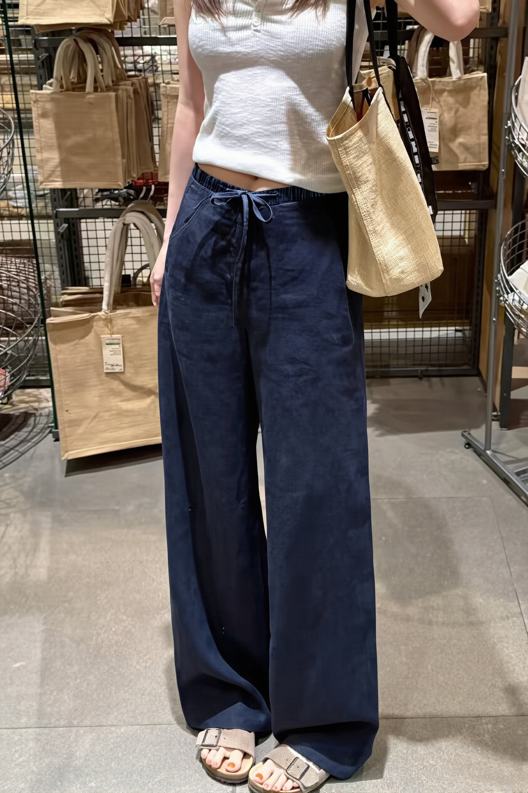 Locker geschnittene Hose mit geradem Schnitt und hoher Taille