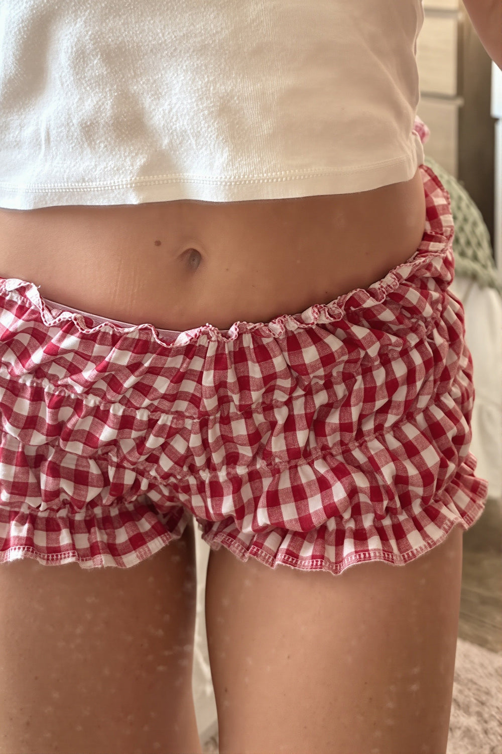 Shorts mit niedriger Taille, Karomuster und Rüschen