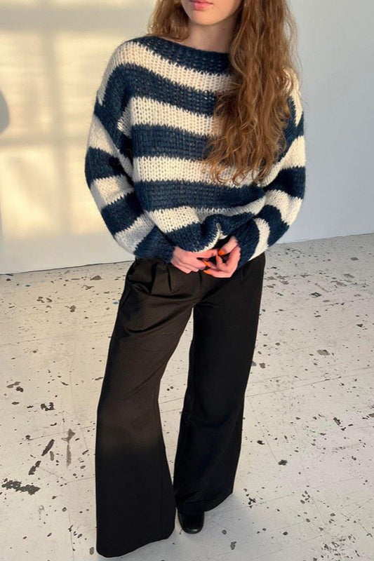Locker geschnittener Pullover mit langen Ärmeln, Streifenmuster und Strickstruktur