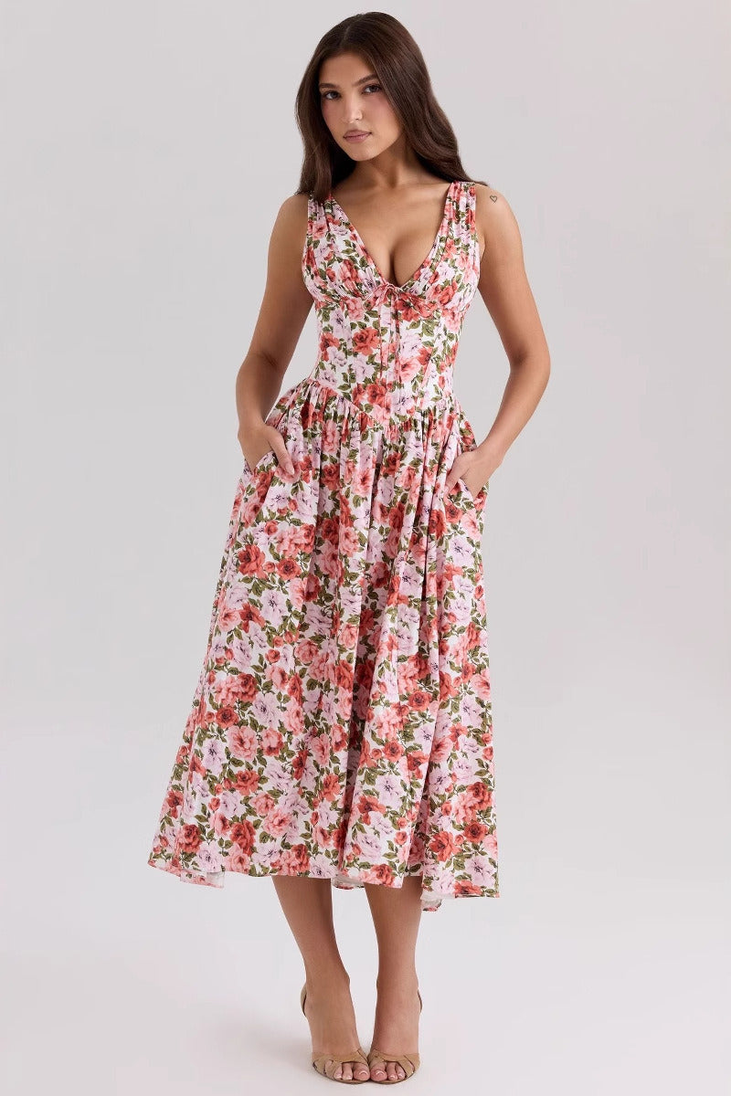 Kleid mit V-Ausschnitt und Blumenmuster in Rot