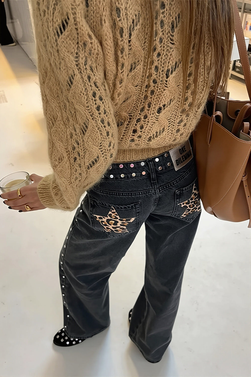 Jeans mit weitem Bein und Stickerei in Leoparden Stars