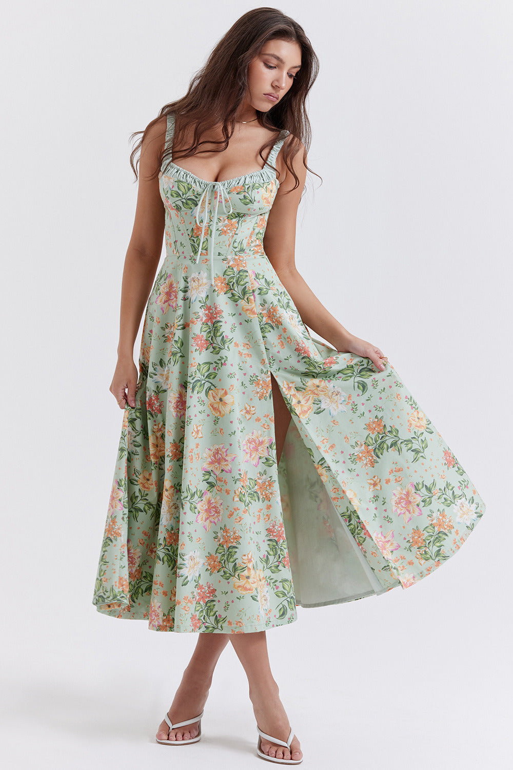 Kleid mit Schlitz und Blumenmuster in Grün