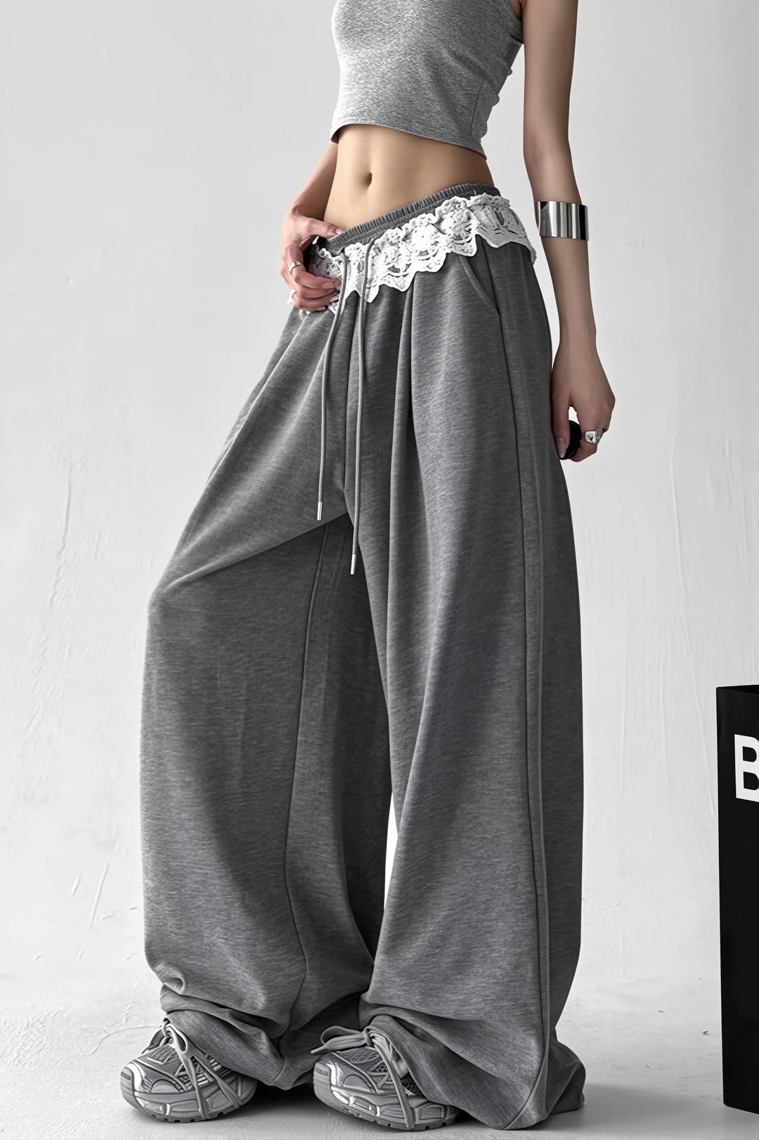 Hose mit weitem Bein und Spitze