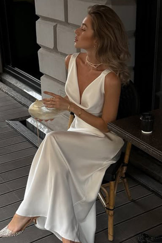 Ärmelloses Maxikleid mit V-Ausschnitt und Satinoptik