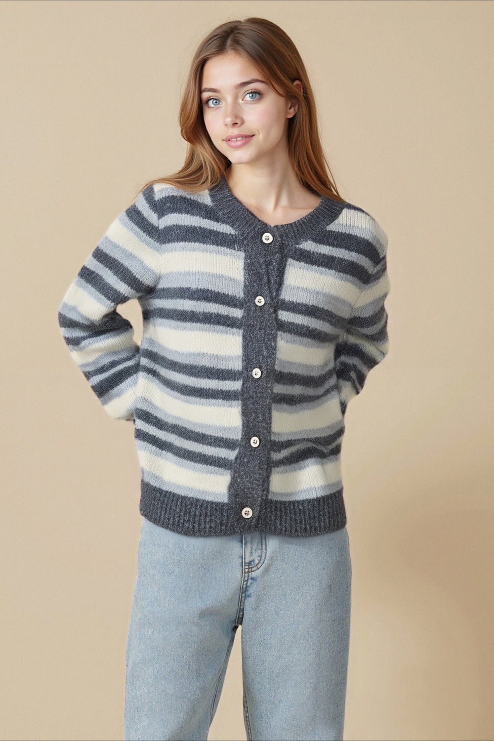 Locker geschnittene Strickjacke mit Rundhalsausschnitt, Streifenmuster und Farbblockmuster