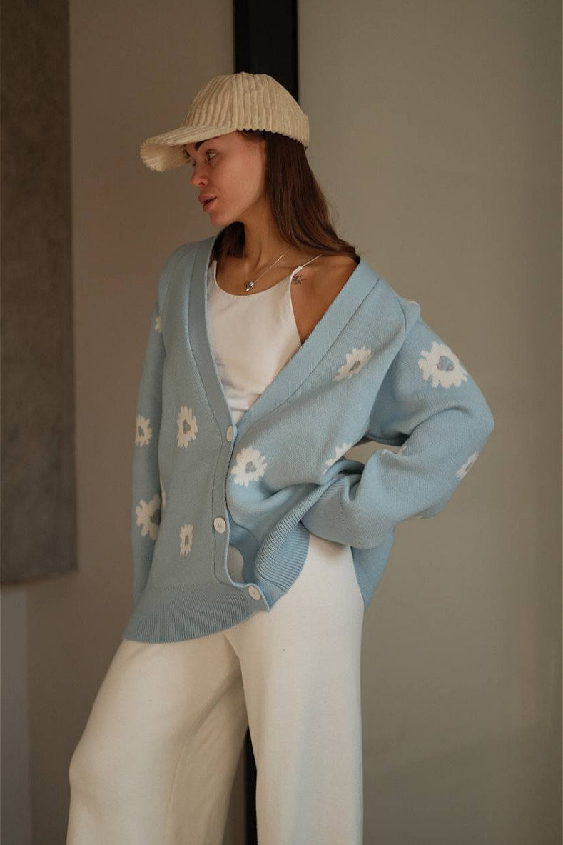 Locker geschnittene Strickjacke mit V-Ausschnitt