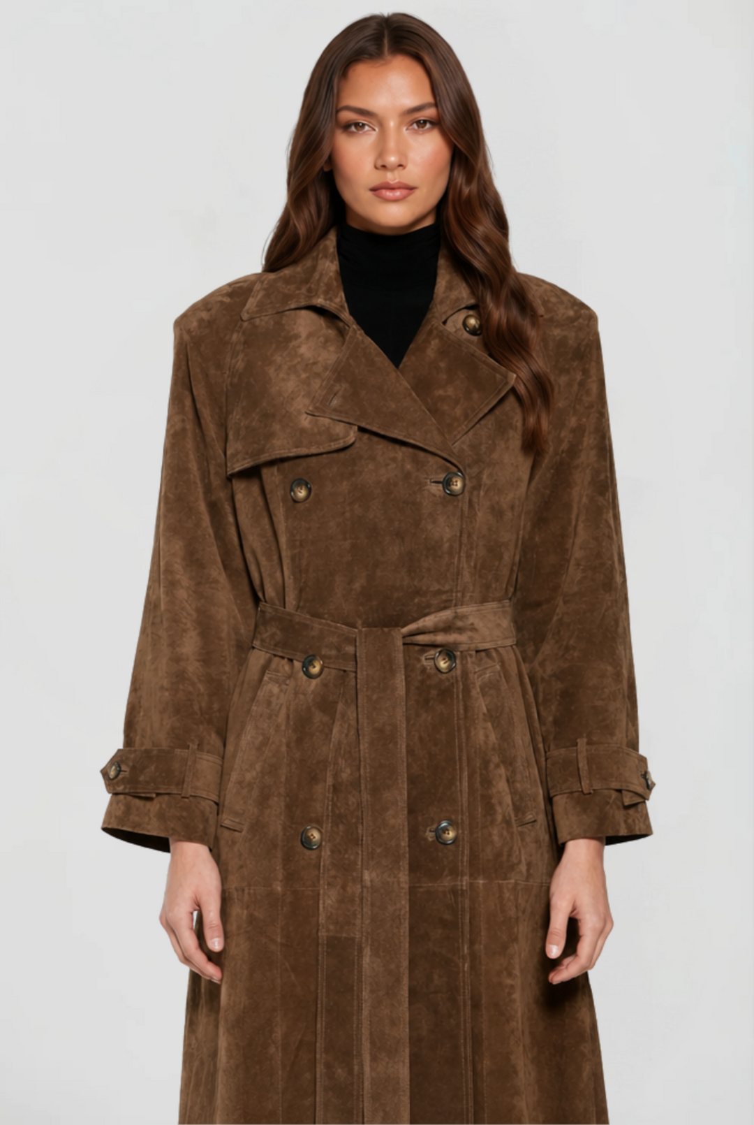 Langer brauner Trenchcoat in Wildlederoptik mit doppelreihiger Knopfleiste und Gürtel