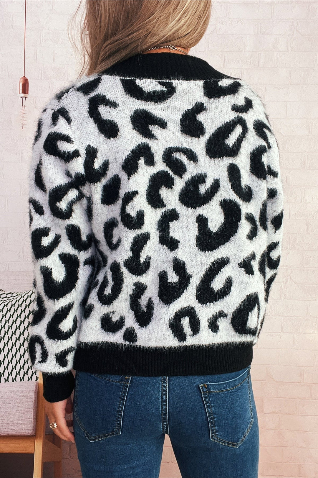 Strickjacke mit kurzem Schnitt, Druck und Strickstruktur