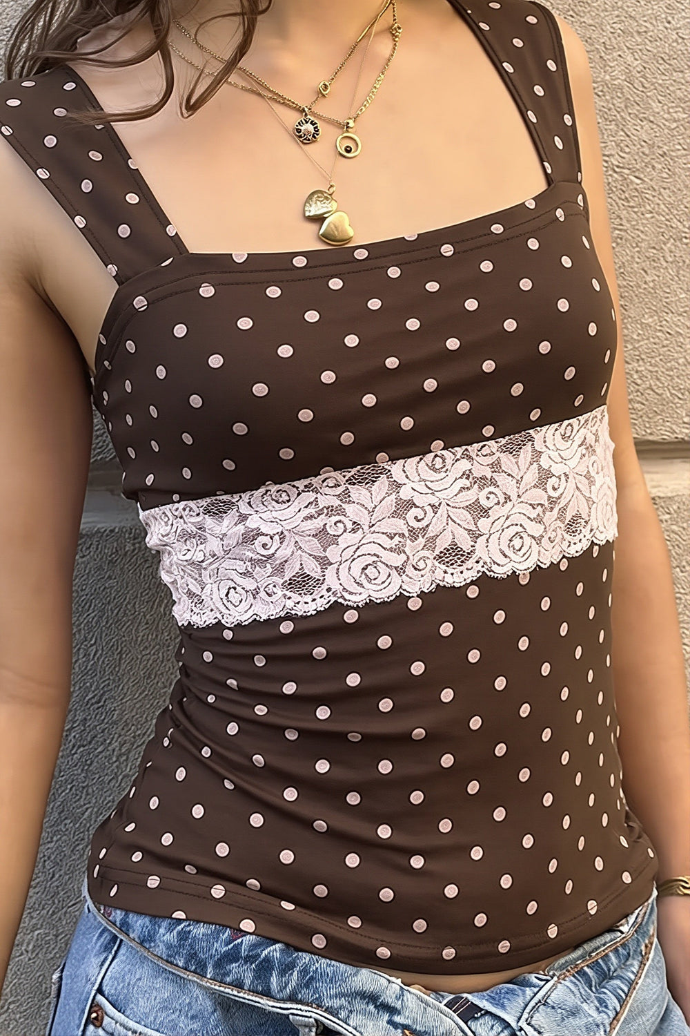 Tanktop mit Punktemuster und Spitze