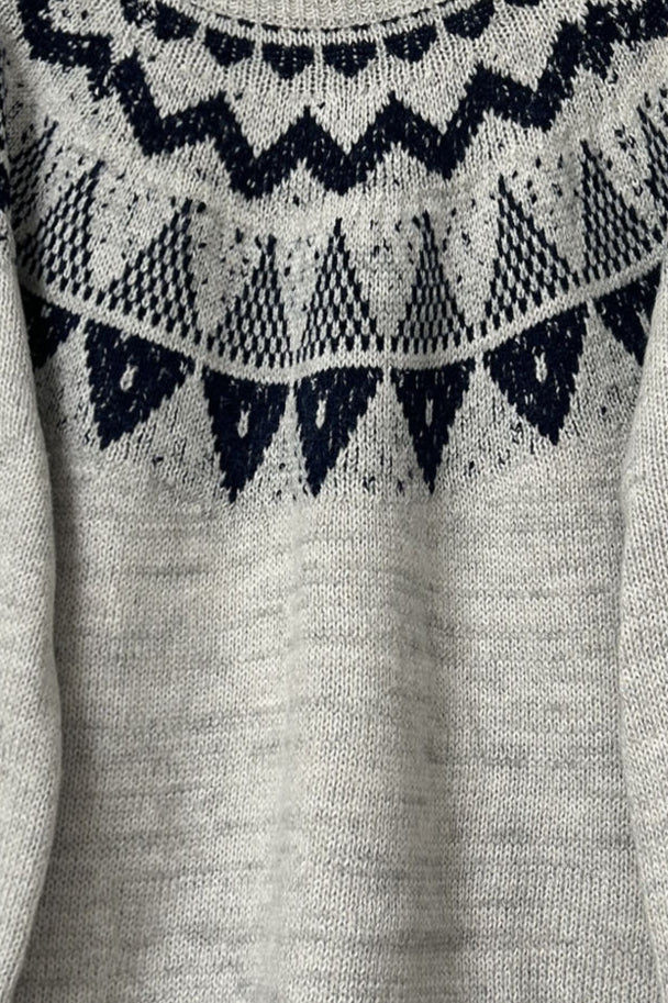 Locker geschnittener Pullover mit Strickstruktur