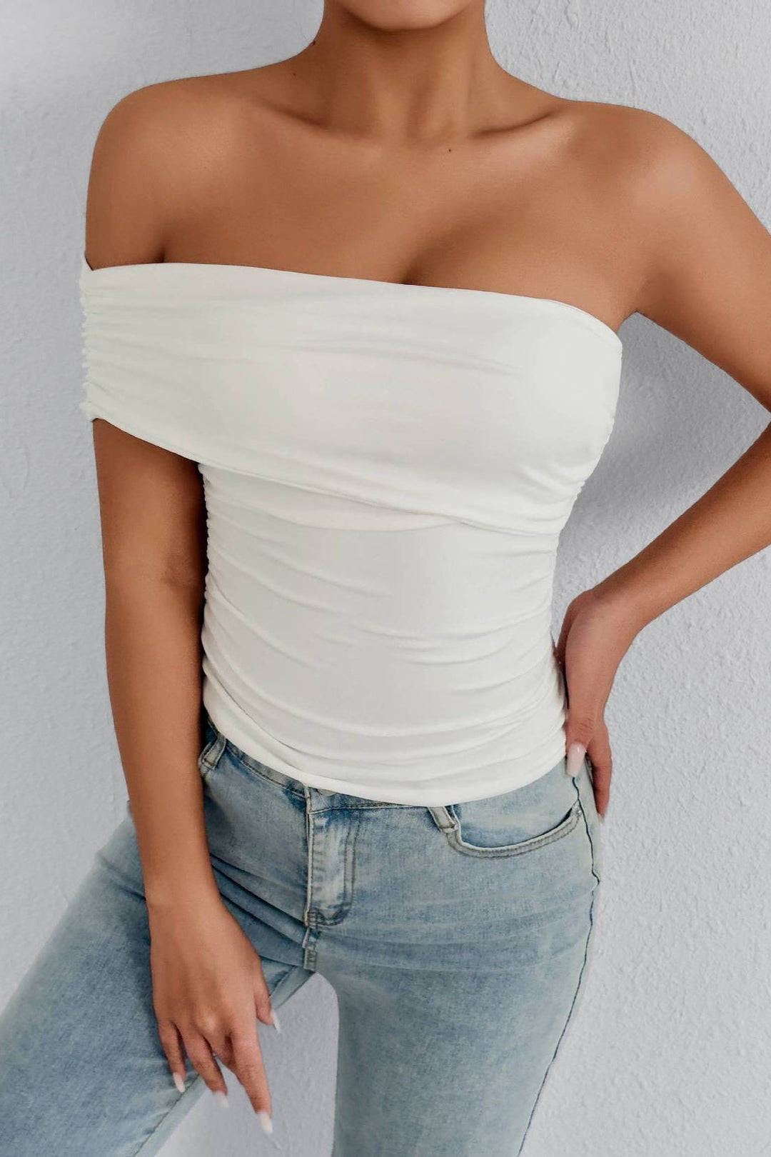 Trägerlose Bluse mit Ein-Schulter-Design