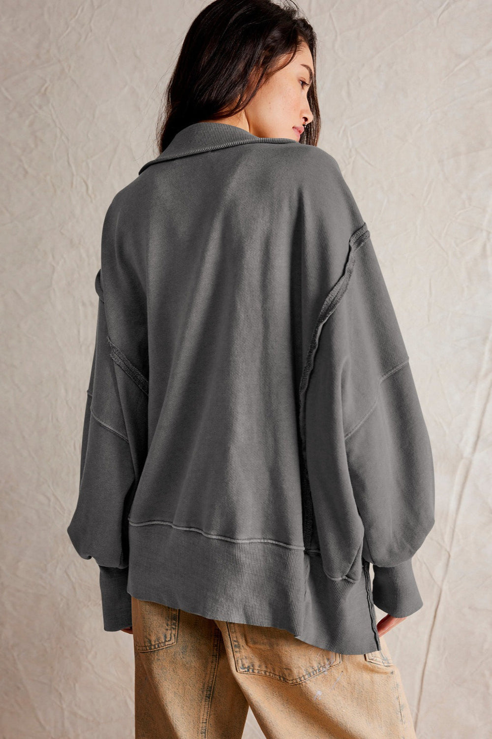 Locker geschnittenes Sweatshirt mit Schlitz