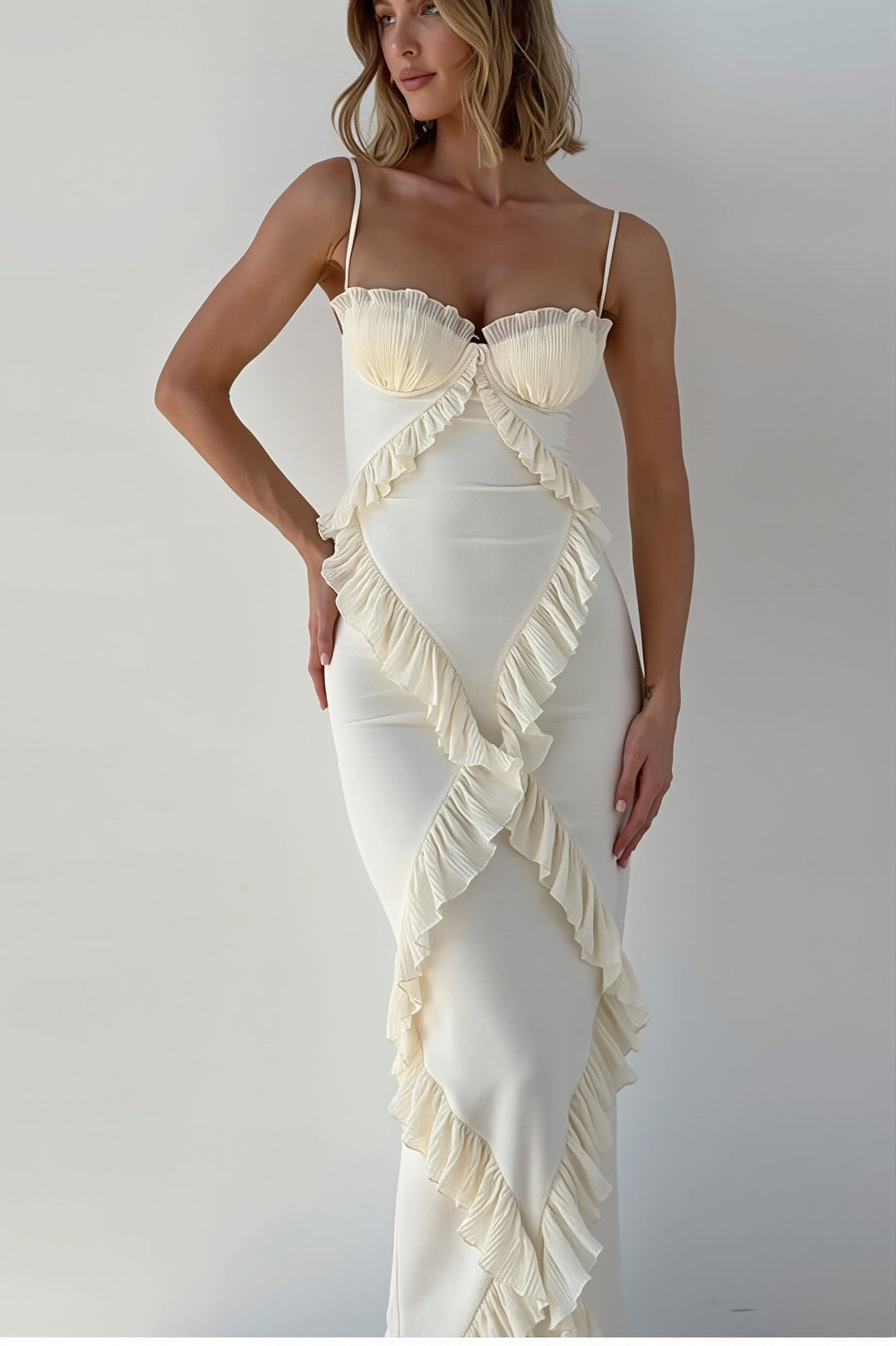 Maxikleid mit Spitze und Rüschen