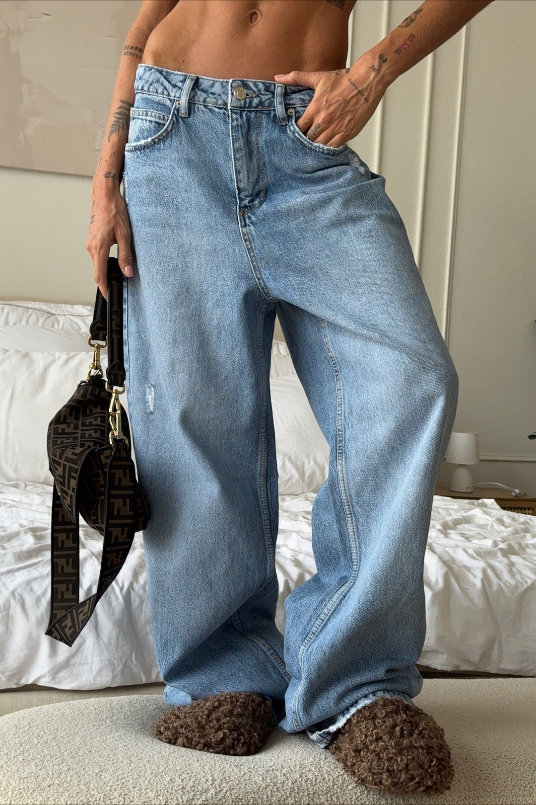 Jeans mit weitem Bein in Blau – Ausführung 3
