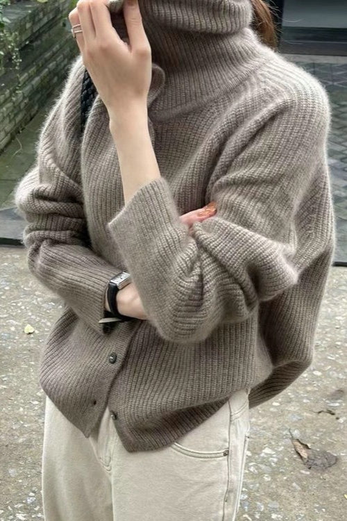 Locker geschnittene Strickjacke mit Knopfdetails und Strickstruktur in Cremeweiß