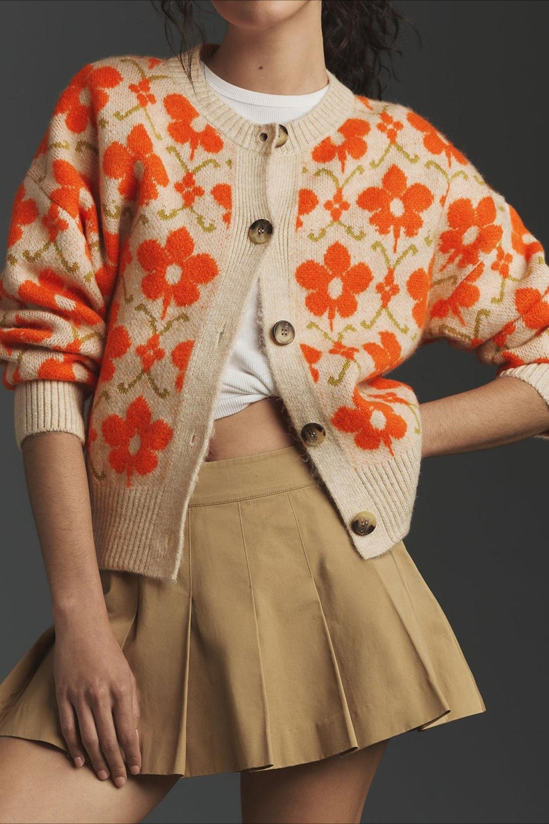 Strickjacke mit Knopfdetails und Strickstruktur