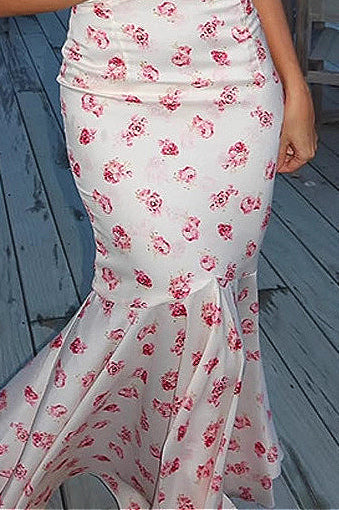 Figurbetontes Kleid mit Raffung und Blumenmuster