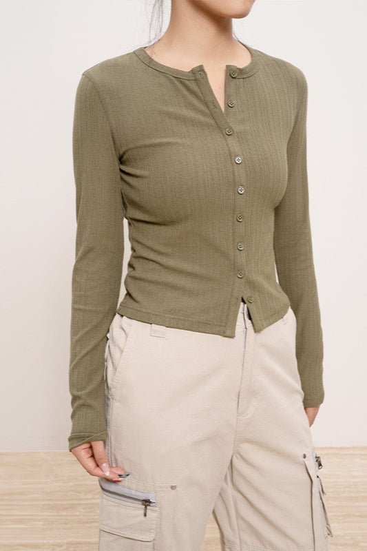 Strickjacke mit Knopfdetails und Strickstruktur in Oliv