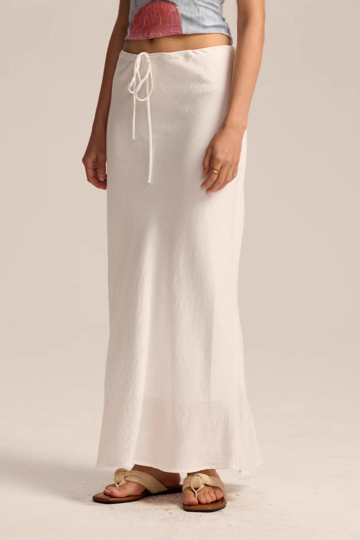 Figurbetonter Midirock mit hoher Taille und Bindedetail
