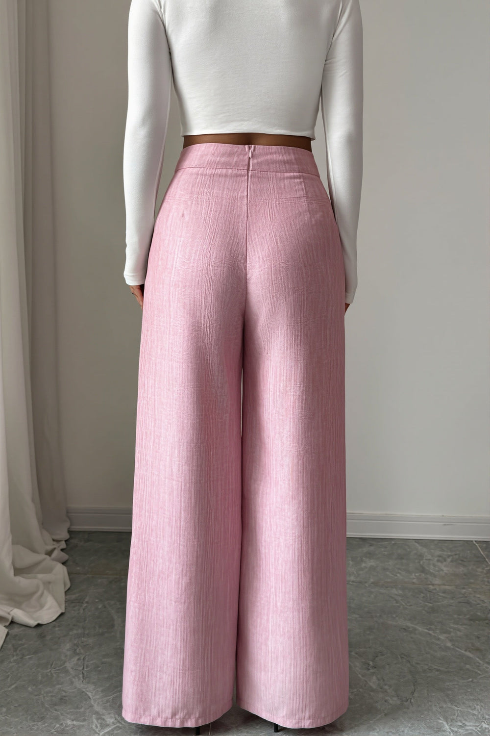Hose mit weitem Bein, Knopfdetails und Patchwork
