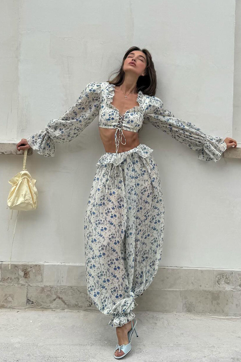 Zweiteiliges Set mit eckigem Ausschnitt, niedriger Taille und kurzem Schnitt