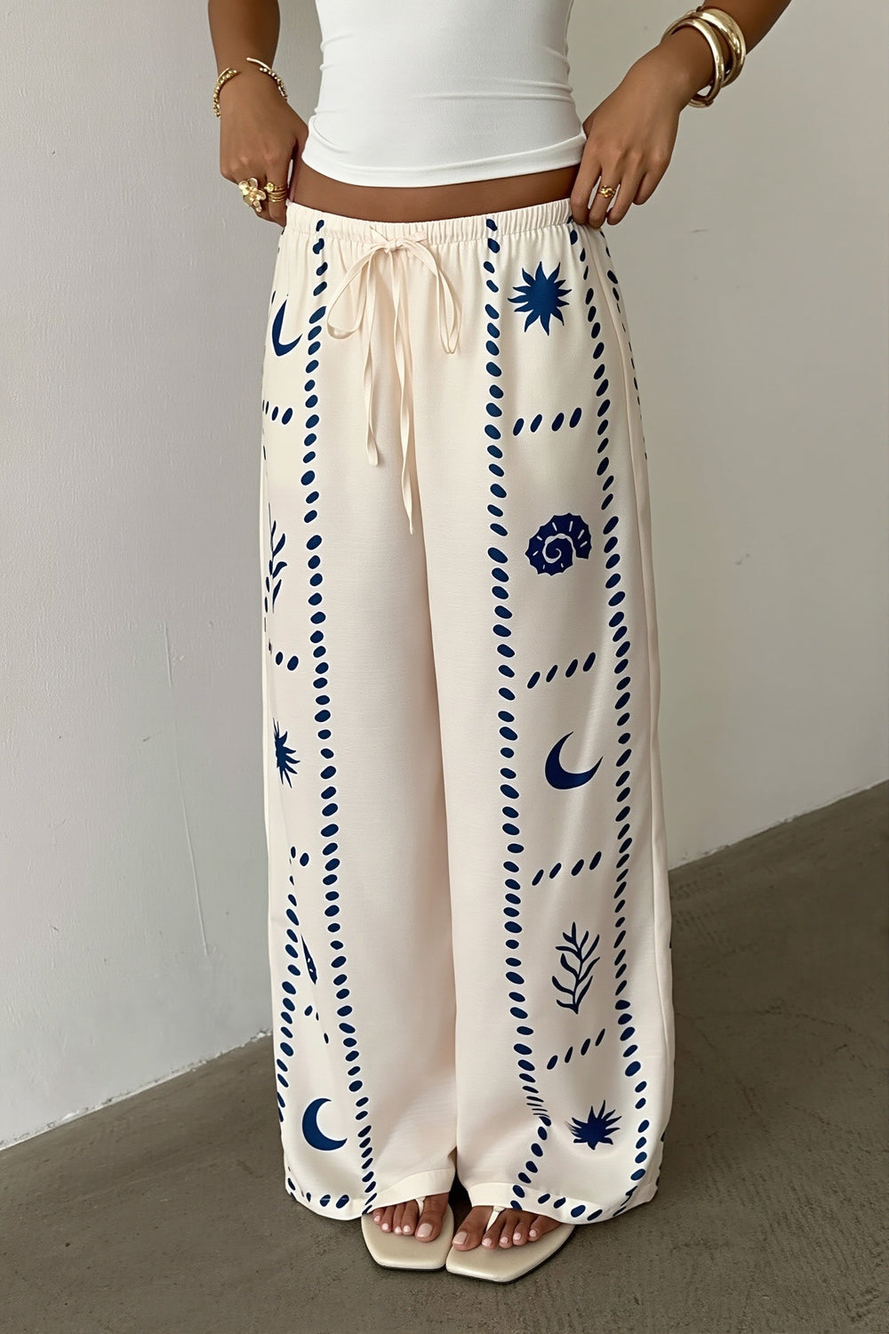 Hose mit weitem Bein, Bindedetail und Druck