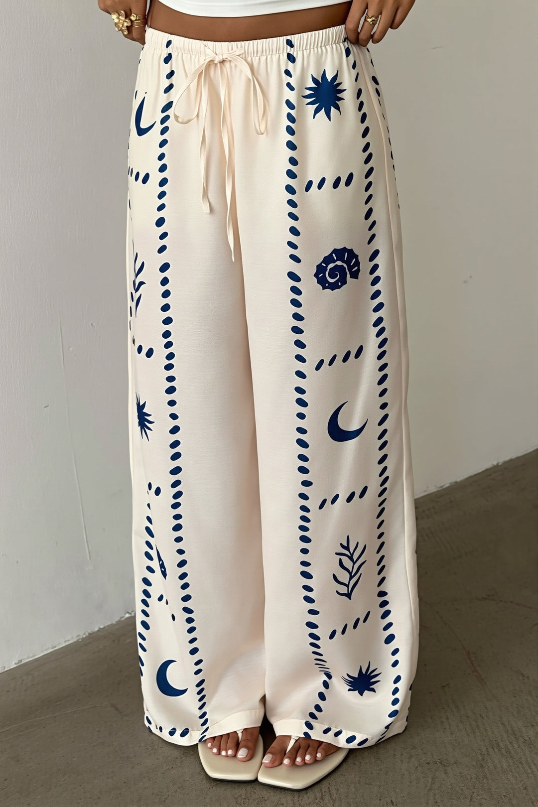 Hose mit weitem Bein, Bindedetail und Druck