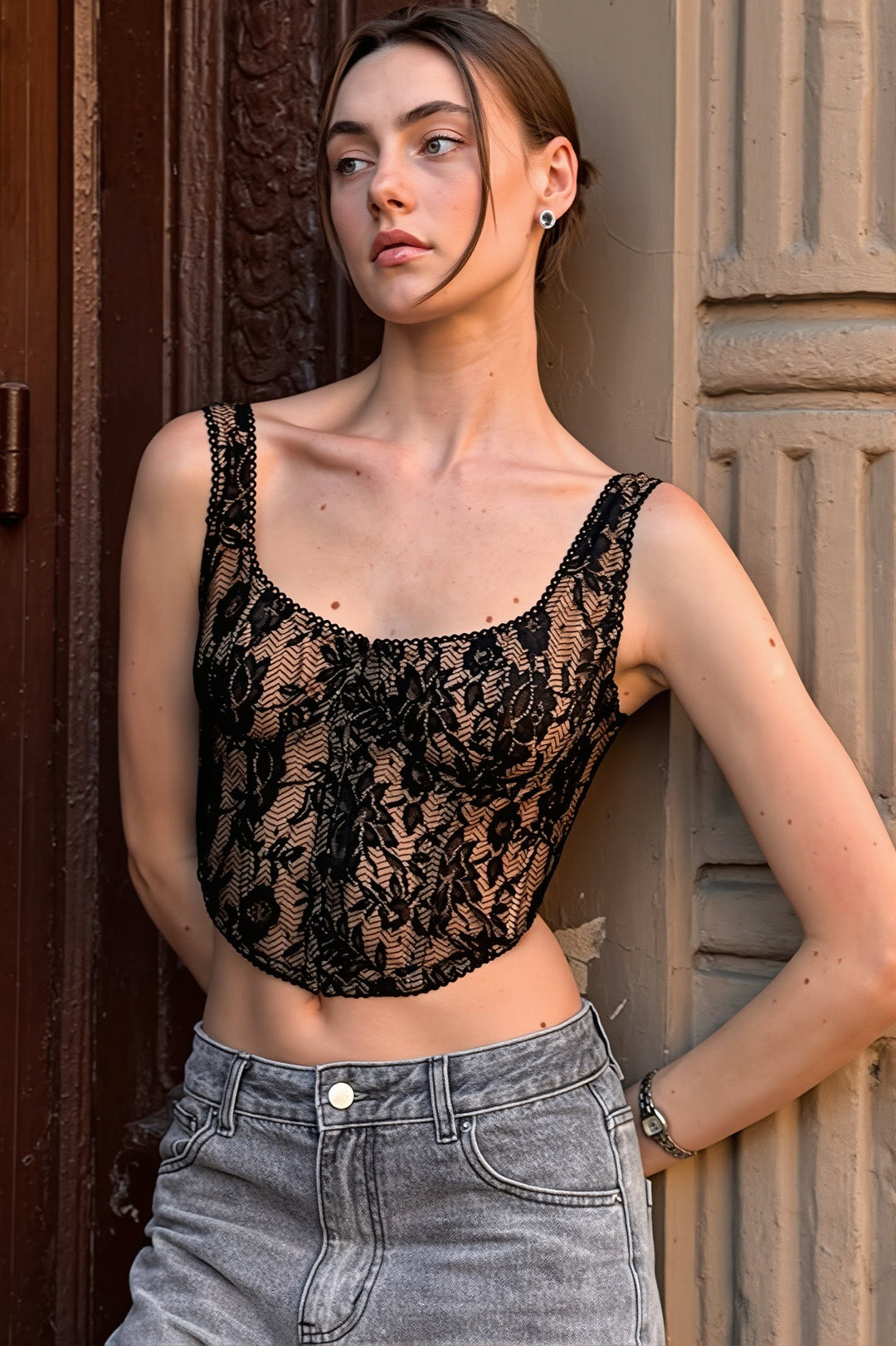 Cami-Top mit Spitze und Netzdetails in Schwarz – Ausführung 2