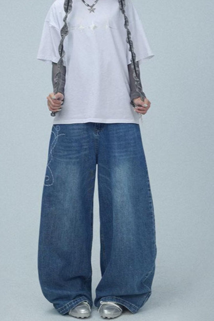 Jeans mit weitem Bein und Stickerei in Blau – Ausführung 2