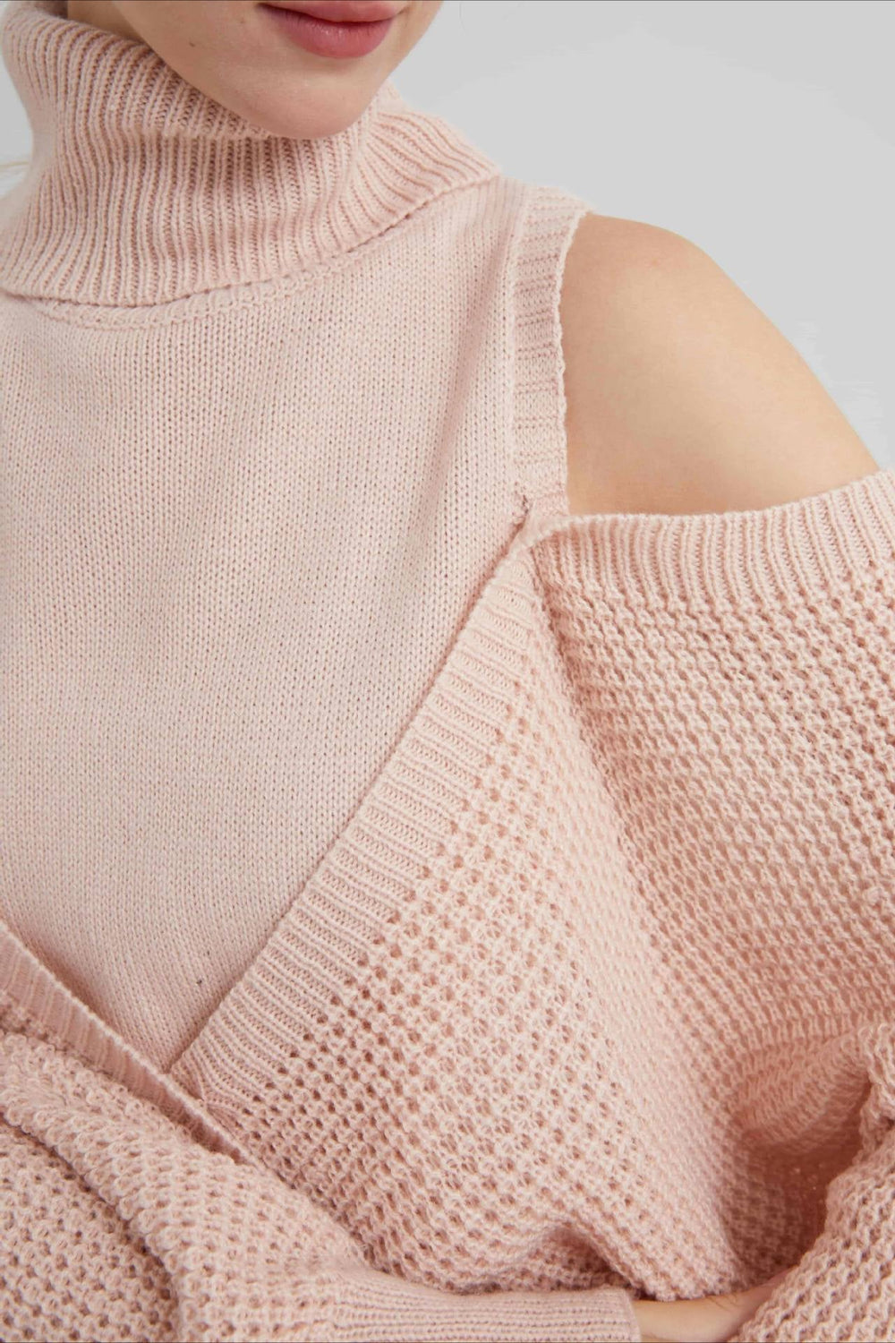 Schulterfreier Pullover mit Strickstruktur in Rosa