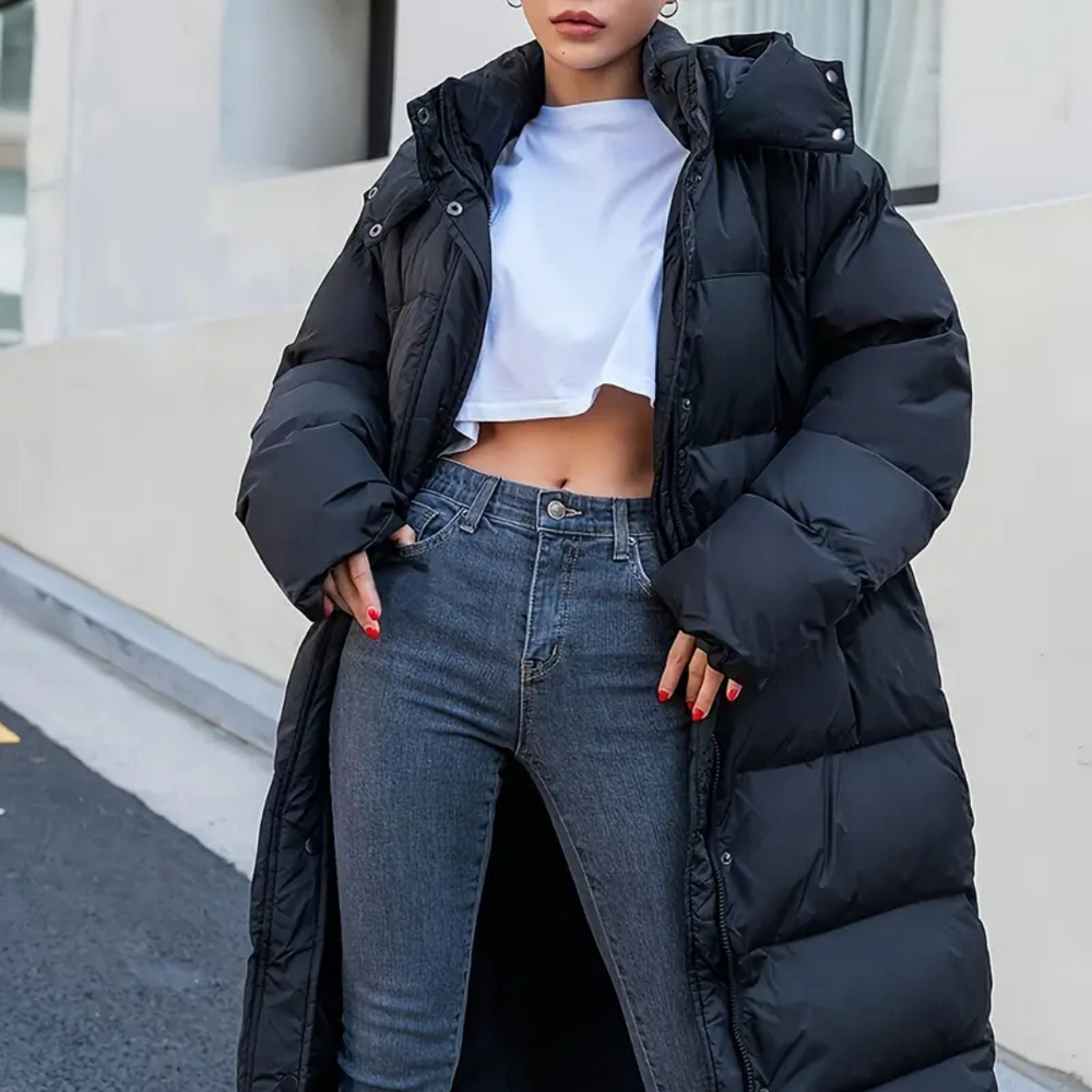 Lange wattierte Steppjacke mit Kapuze und Stehkragen