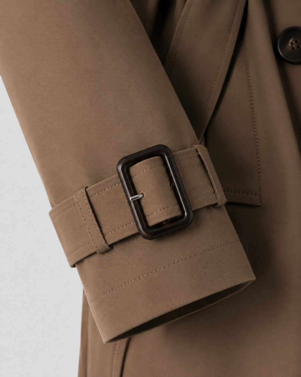 Langer Trenchcoat mit Gürtel und Reverskragen