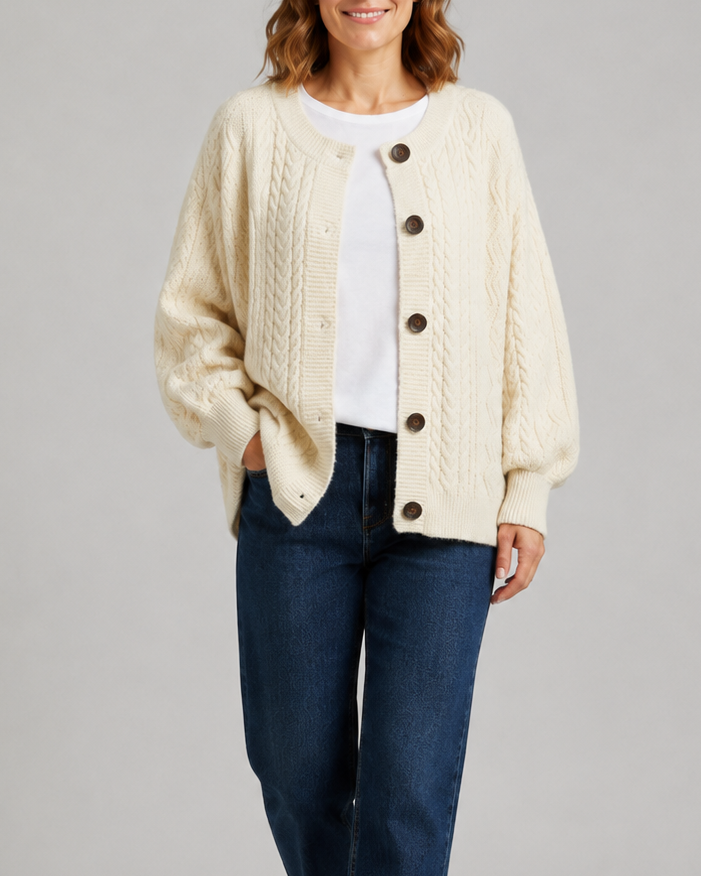 Zopfmuster-Strickjacke mit Knopfleiste und Rundhalsausschnitt