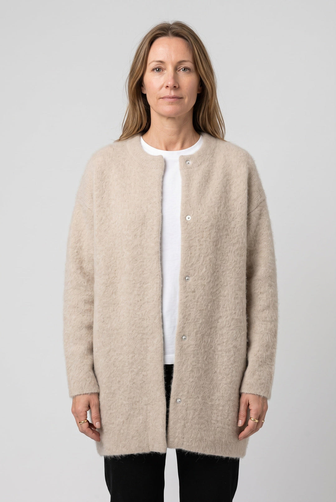Langer Cardigan aus gebürstetem Strick mit Knopfleiste
