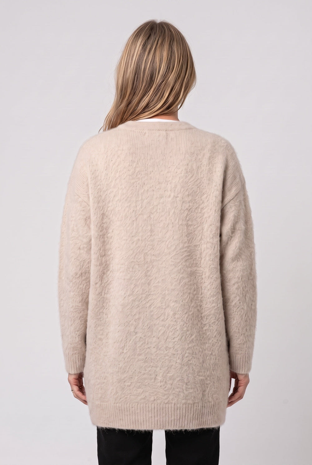 Langer Cardigan aus gebürstetem Strick mit Knopfleiste