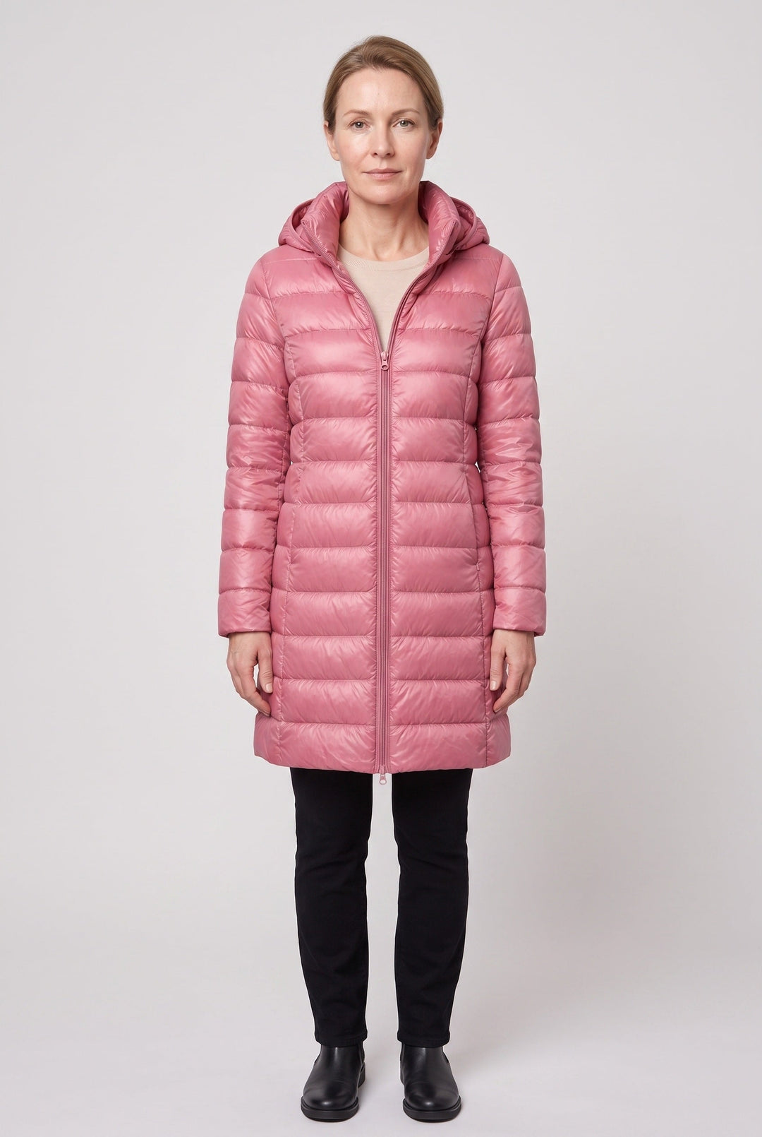 Lange Steppjacke mit Kapuze und Reißverschluss vorne