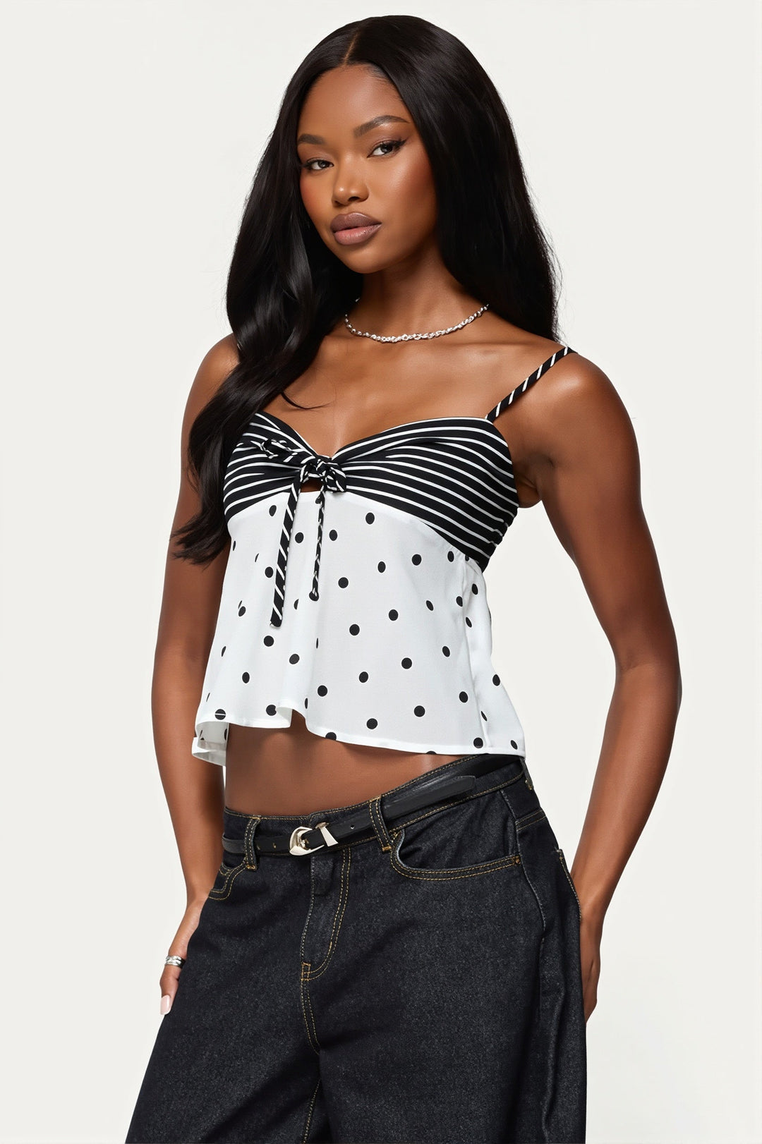 Cami-Top mit Punktemuster, Streifenmuster und Schleifendetail