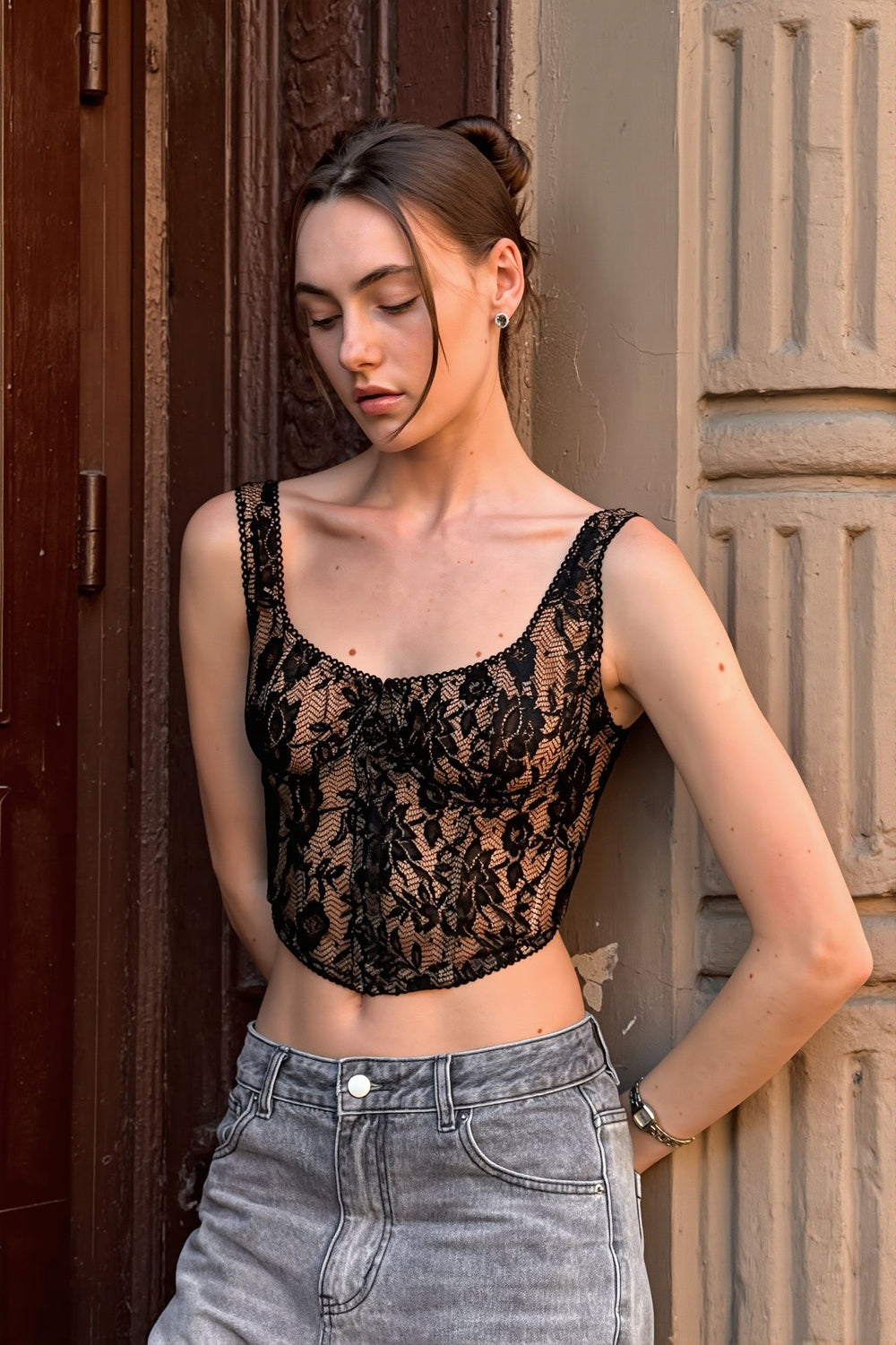 Cami-Top mit Spitze und Netzdetails in Schwarz – Ausführung 2