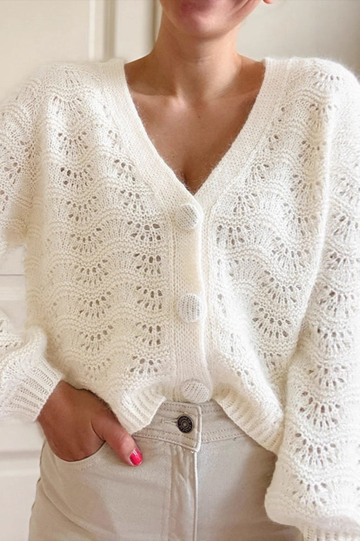 Strickjacke mit V-Ausschnitt und Strickstruktur in Weiß – Ausführung 2