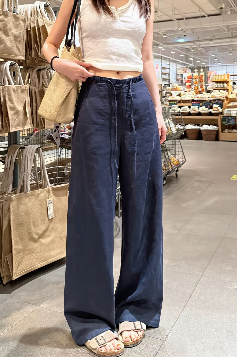 Locker geschnittene Hose mit geradem Schnitt und hoher Taille