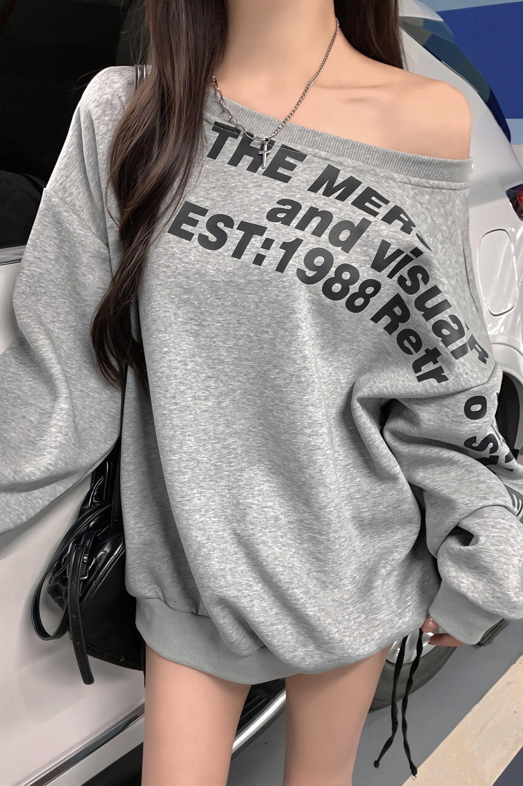 Schulterfreies Sweatshirt mit Schriftprint