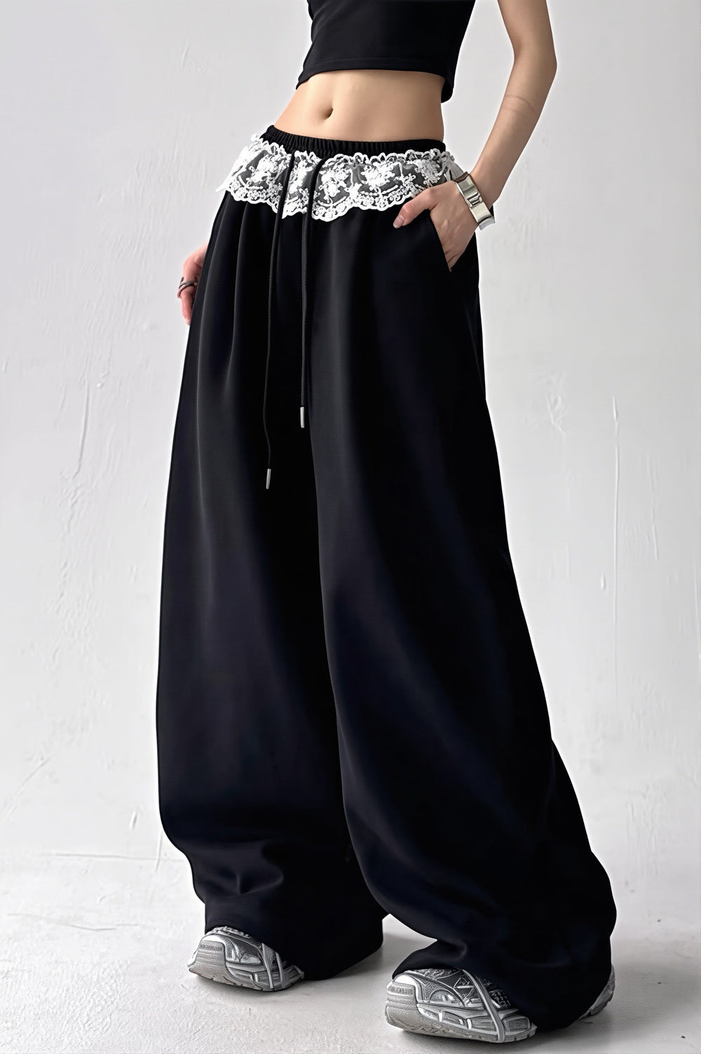 Hose mit weitem Bein und Spitze