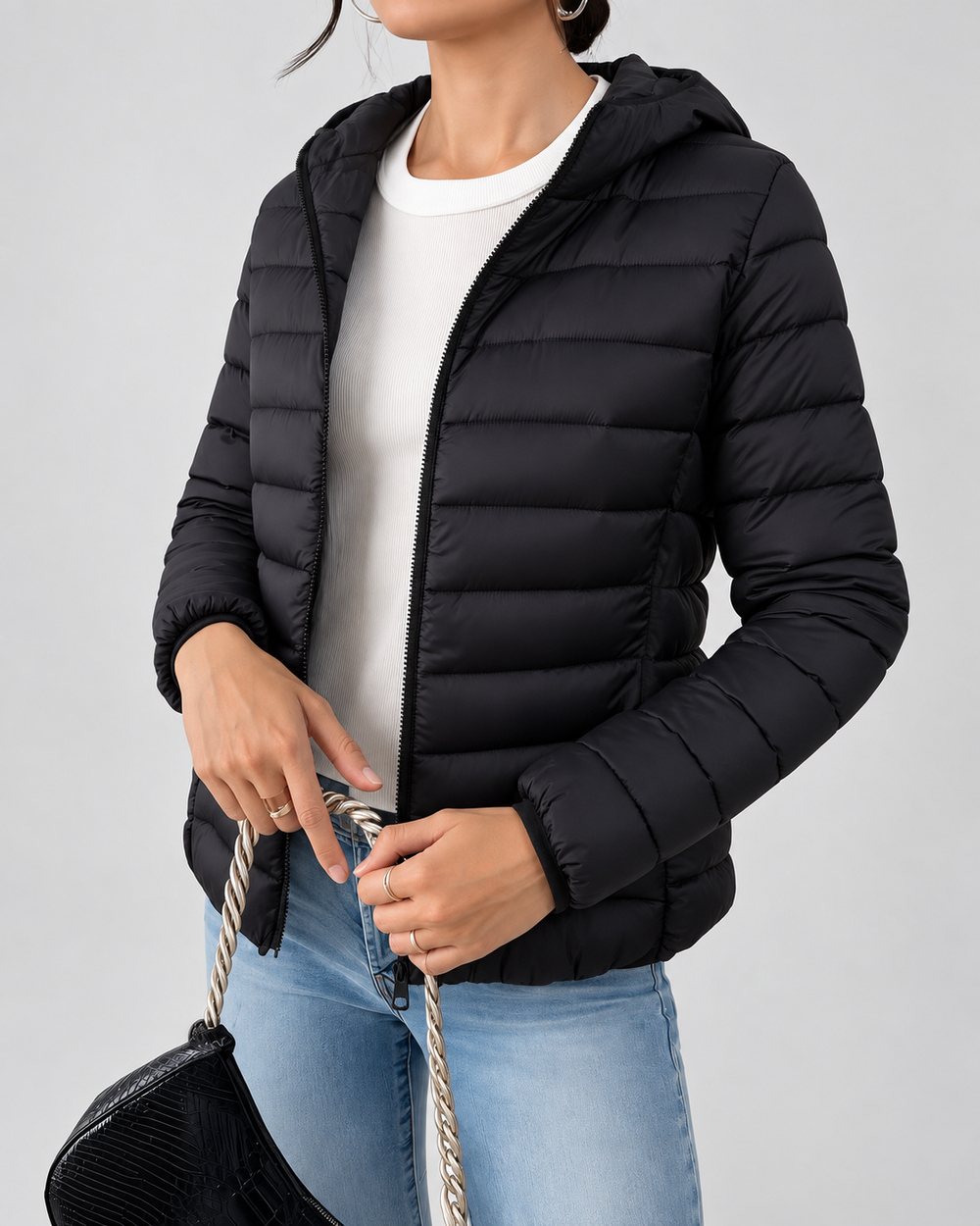 Schmale Steppjacke mit Kapuze und Reißverschluss vorne