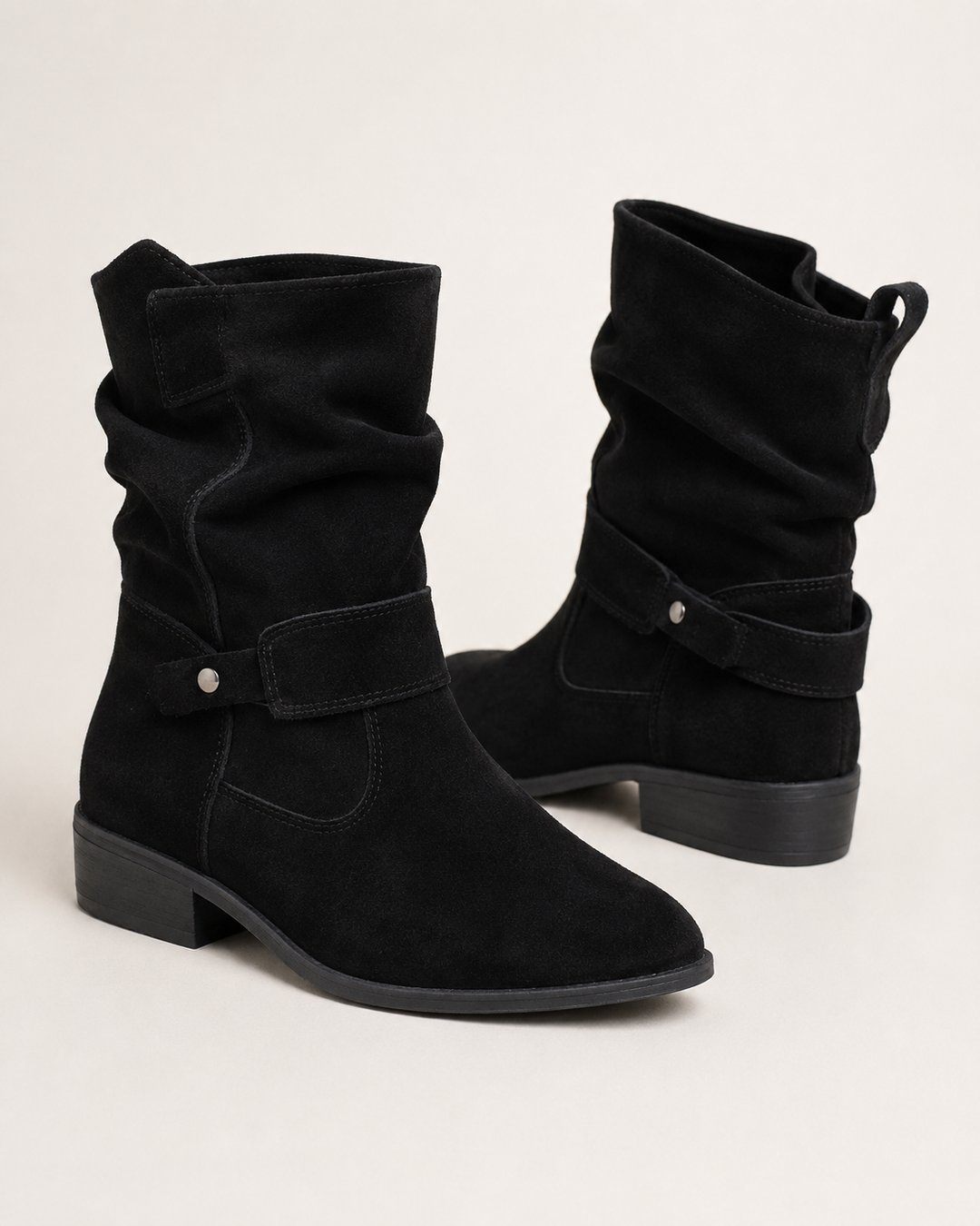 Wadenhohe Slouch-Stiefel mit Raffung, Blockabsatz und mandelförmiger Spitze
