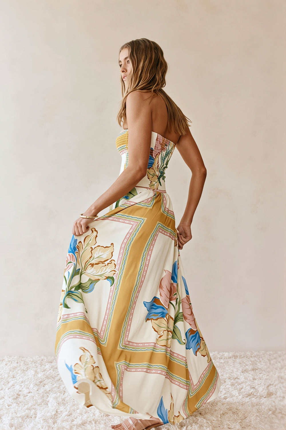 Trägerloses Maxikleid mit Blumenmuster in Beige