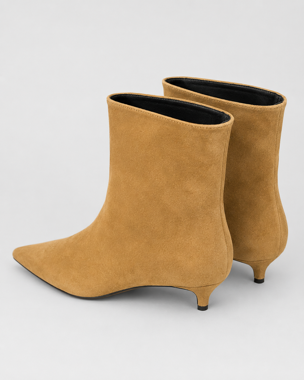 Spitze Stiefeletten mit niedrigem Absatz