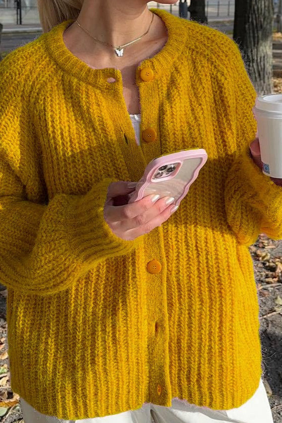 Strickjacke mit Rundhalsausschnitt, langen Ärmeln und Strickstruktur